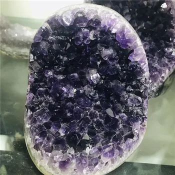Natūralus ametistas grupių kvarco kristalo geode pavyzdys gydymo
